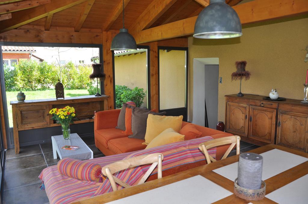 B&B La Cerisaie Francheleins Экстерьер фото