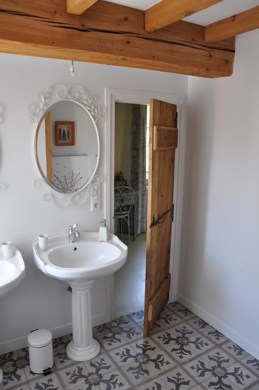 B&B La Cerisaie Francheleins Номер фото